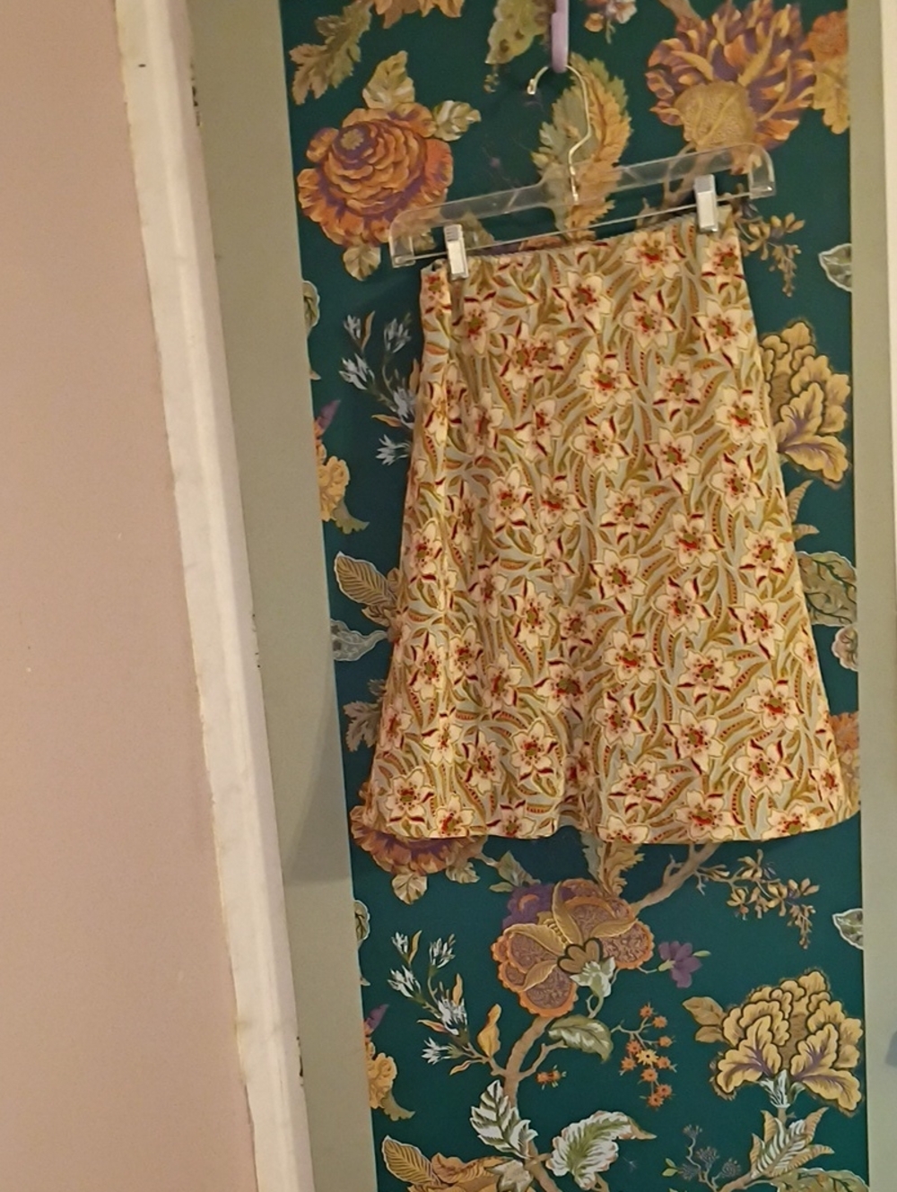 GAP Silk Floral A-Line Skirt in Cream, Aqua And Red. Fully Lined With Aqua.